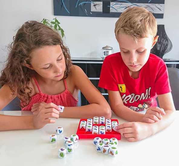 Jeu pour enfant à imprimer : suite logique de Noël : la magie de